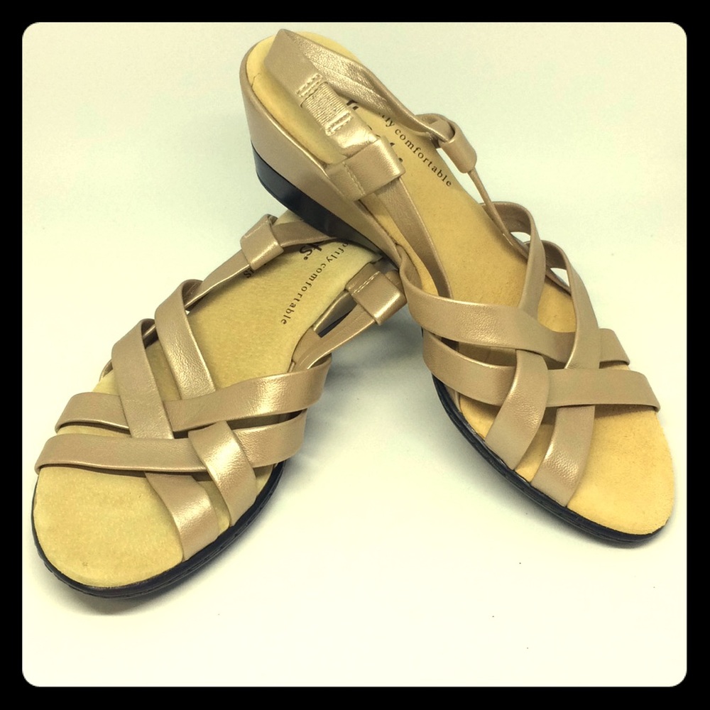 Softspots rose gold strappy wedge sandals 7N